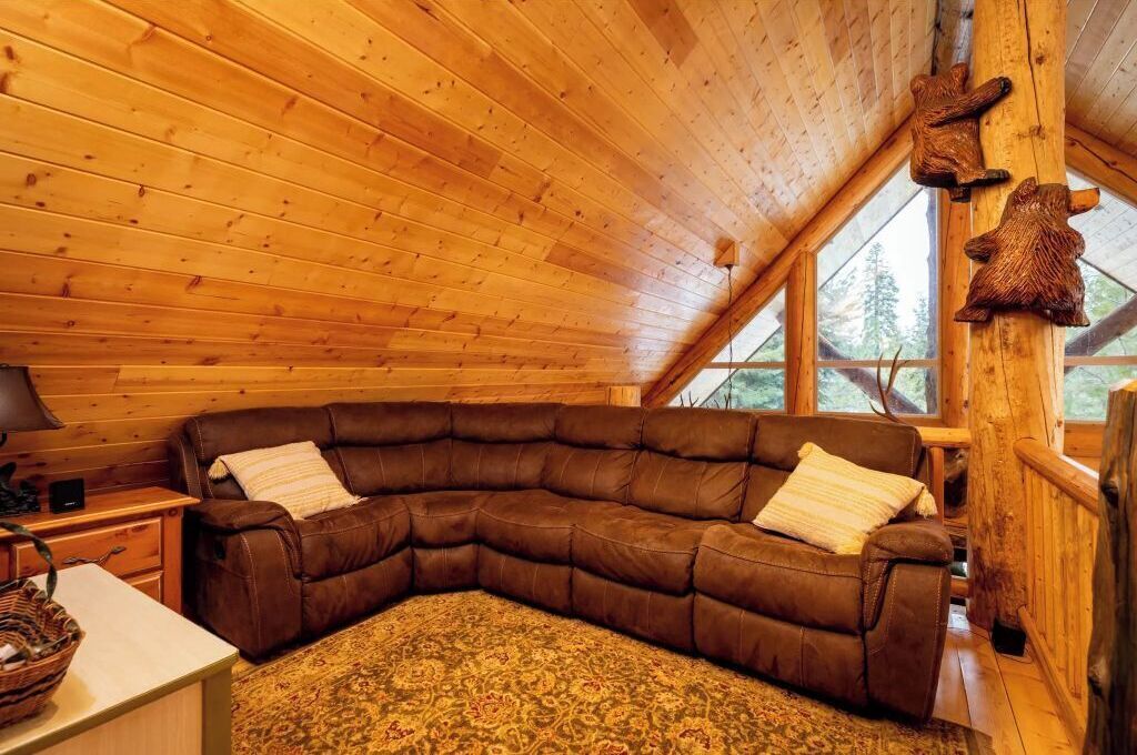 Beautiful Log Cabin in the Pines