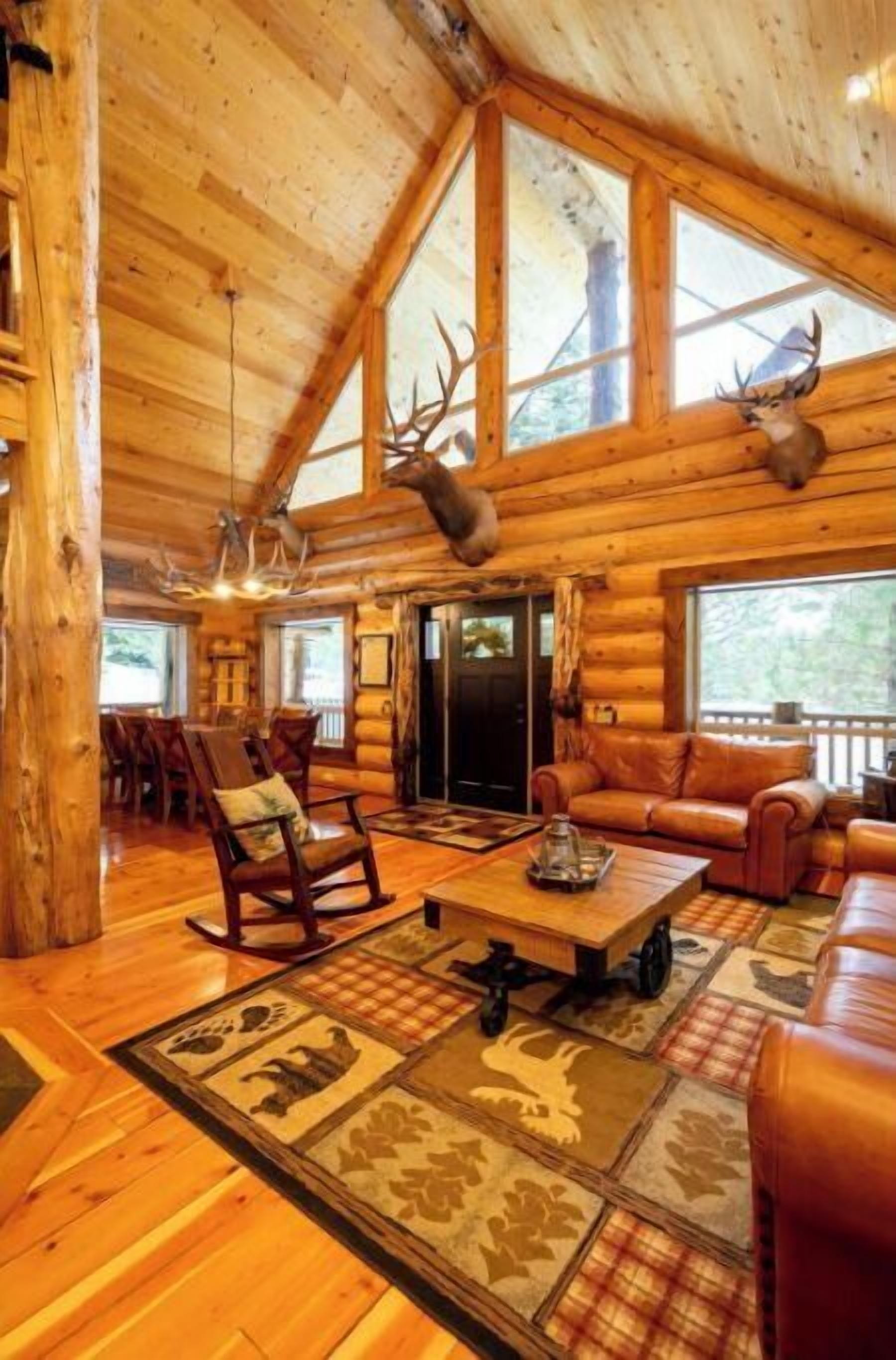 Beautiful Log Cabin in the Pines