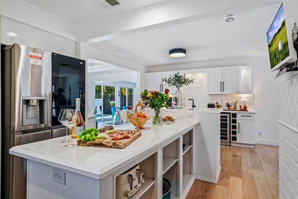 Refrigerador, microondas, horno, placa de cocina