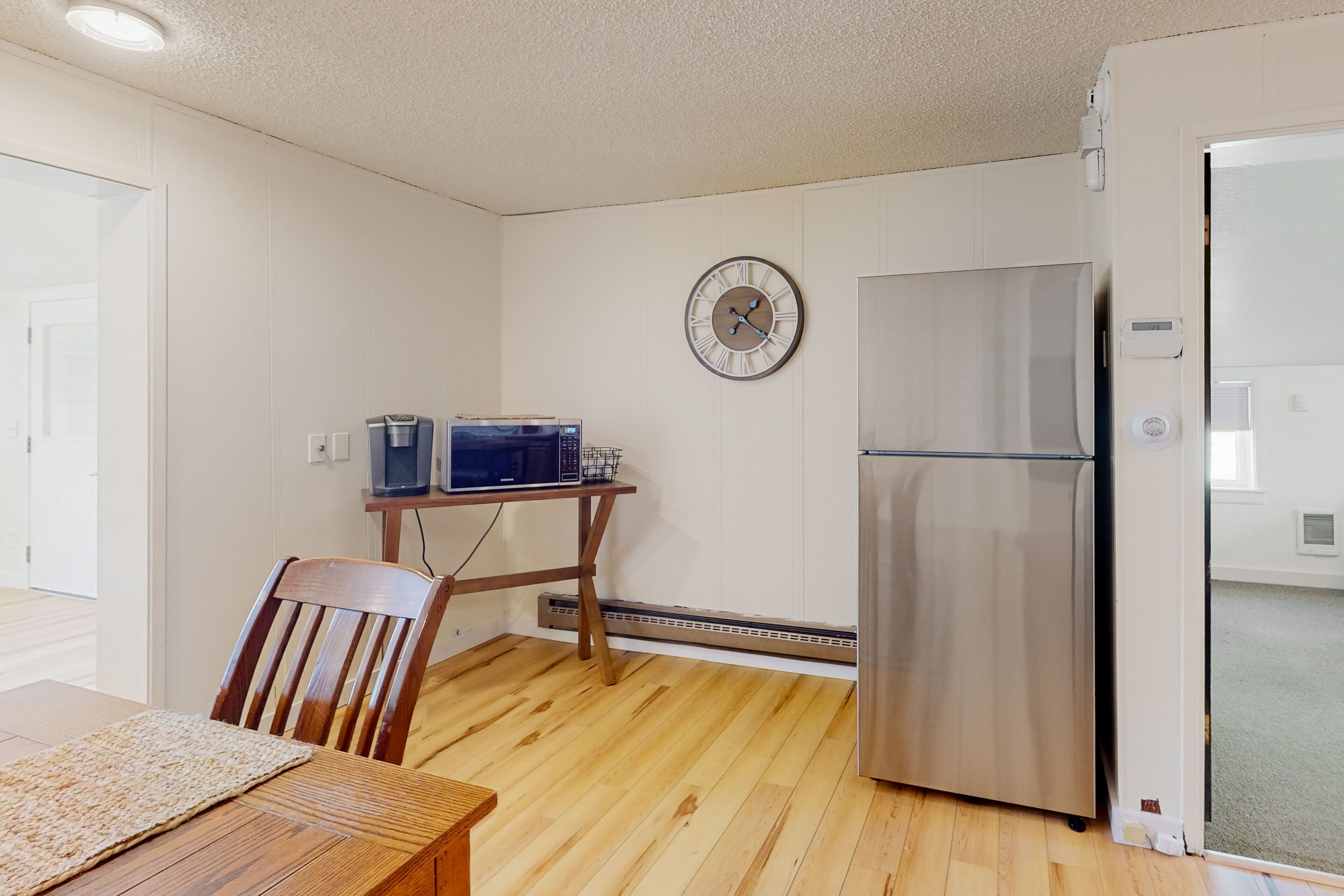 Stunning dog-friendly home with W/D, board games, balcony, deck, & beach towels