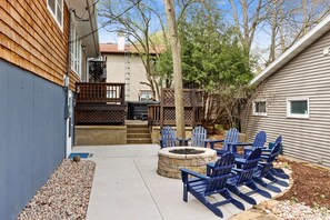 Terrace/patio - Steps to Lake Geneva · Hot Tub · Sleeps 10 · Walk to Pier 290 (Williams Bay)