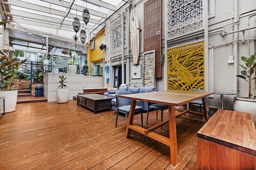 London Plane Backpackers - Hostel