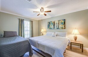 4 bedrooms, desk, iron/ironing board, WiFi