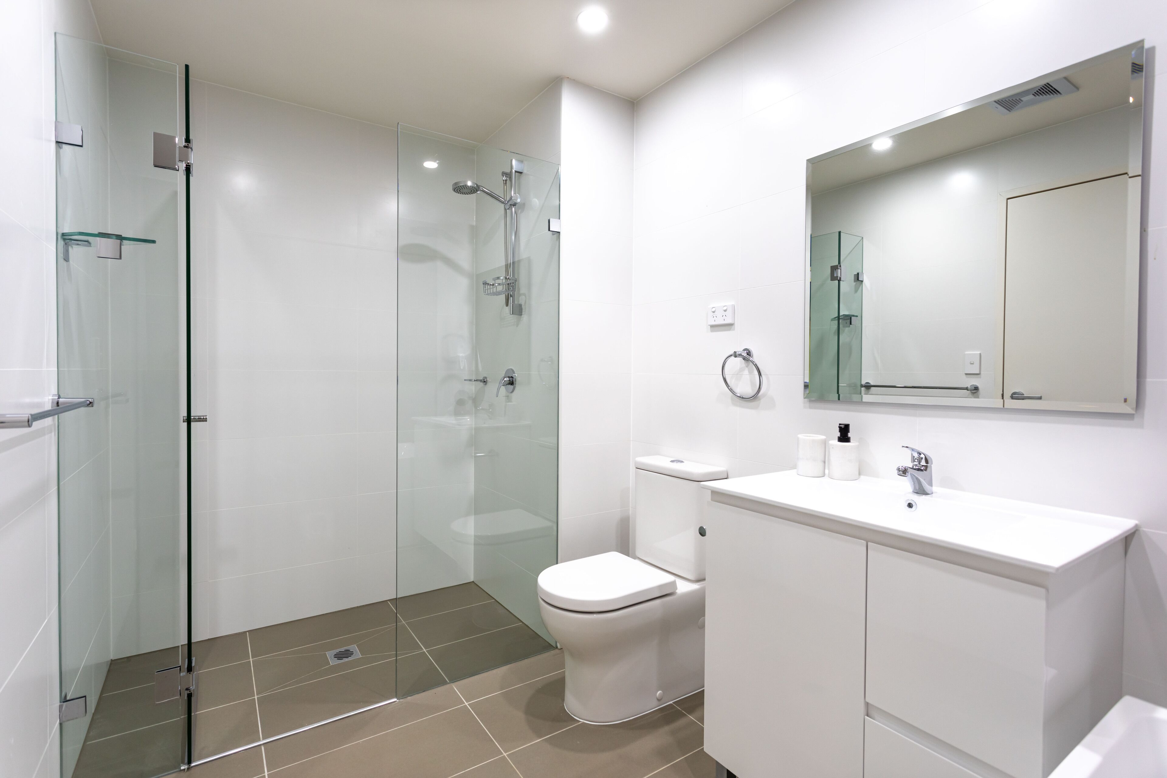 KULA - Premium One Bed Apt Mascot FREE PARKING