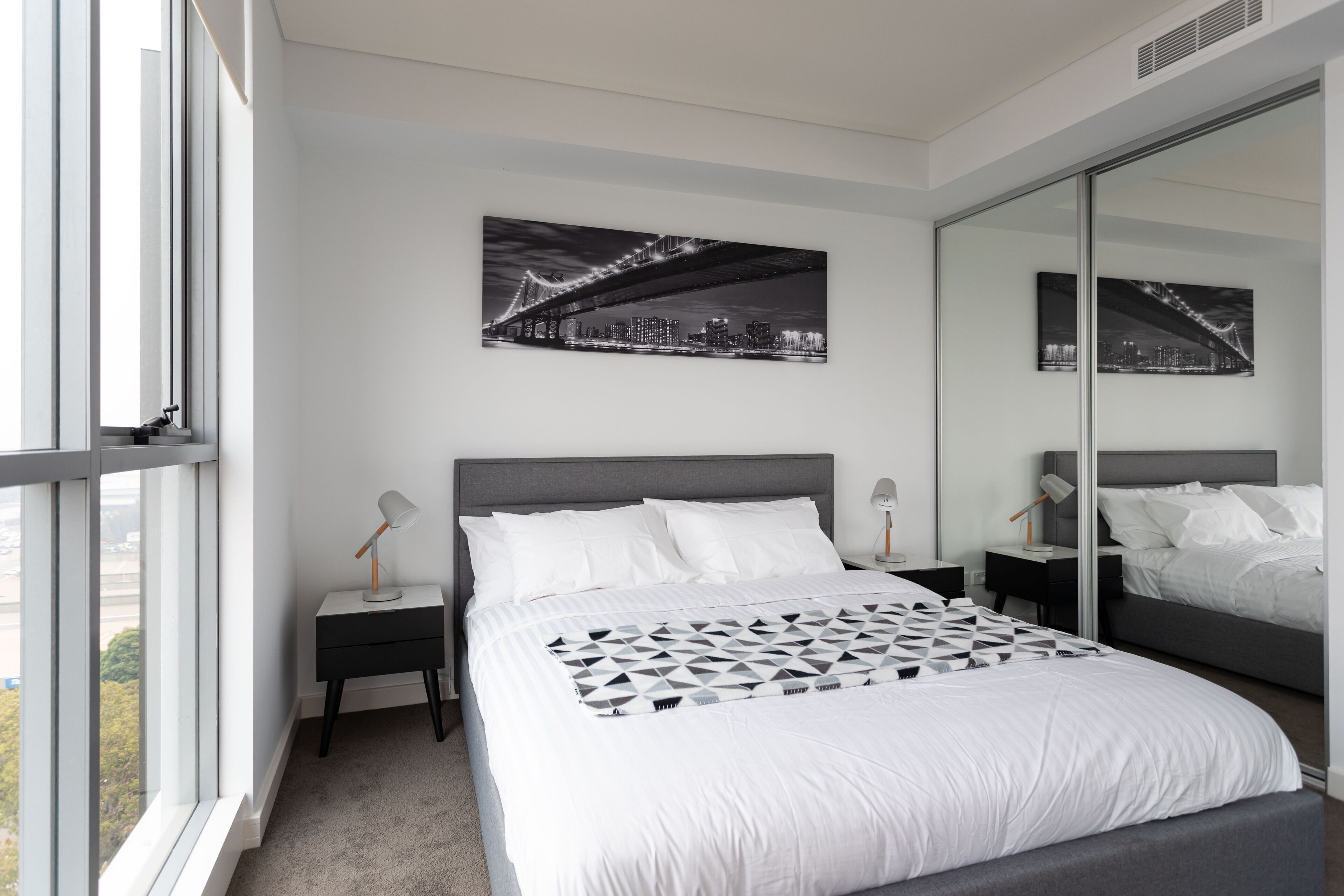 KULA - Premium One Bed Apt Mascot FREE PARKING