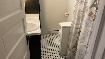 Toallas, jabón, papel de baño