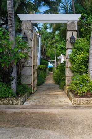 Exterior detail - Secret Cove 2 | Beach Front - Located in  Exquisite Saint James with Private Chef Services (Saint James)