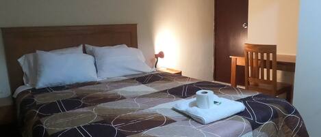 Individuelt innredet, skrivebord for bærbar PC og wi-fi (inkludert)