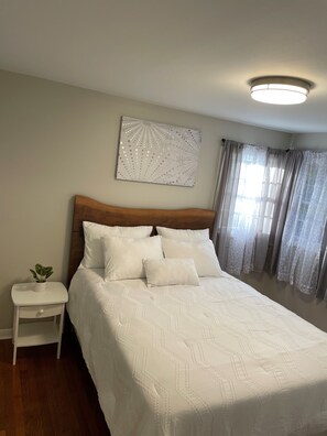 2 bedrooms, desk, iron/ironing board, free WiFi