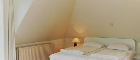 1 bedroom, iron/ironing board, free WiFi