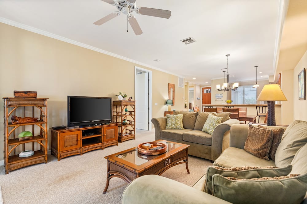 Relaxing retreat with golf course views in exclusive Waikoloa Beach Resort