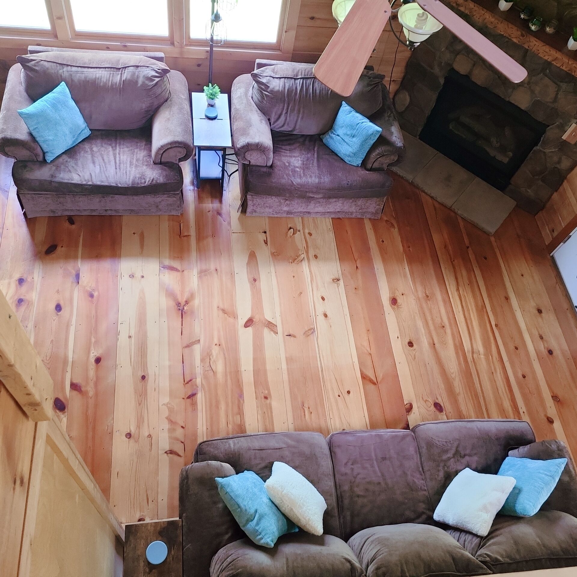 Scenic Hilltop Cabin on TN River w Firepit, Grill, WIFI, Full Kitchen, H2O views