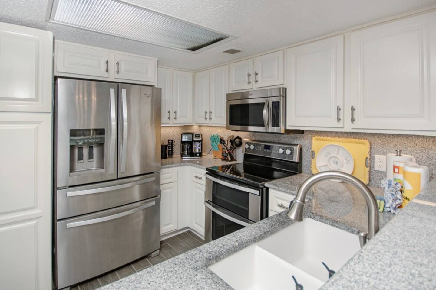 Incredible Fall Rates! Huge Condo🏖Ocean Views🌊Steps to Beach👣Pools😎