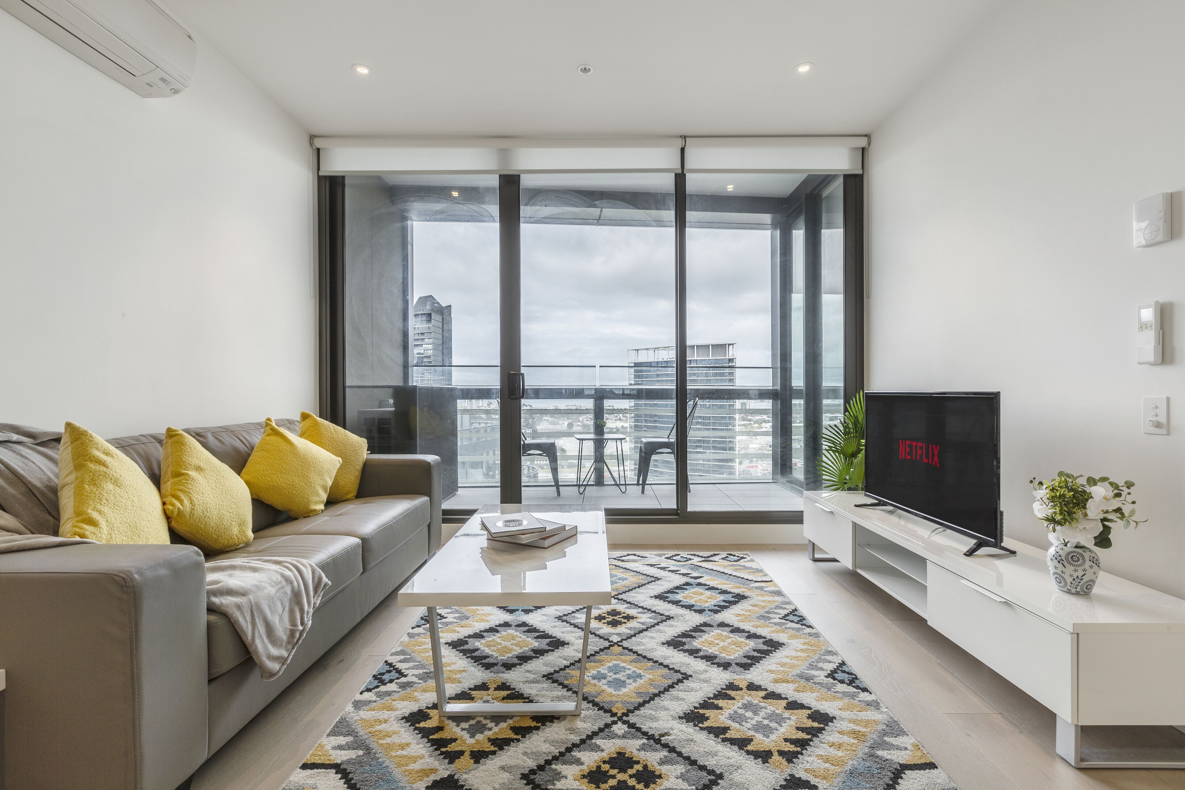 Kula - Waterfront 1BR docklands