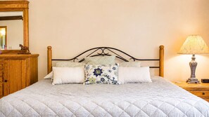 Claim the primary room when you want a quieter end to the day. It is set apart enough to feel calm after ski boots, game room noise, and group dinners.
 - Roomy Beautiful Golf/Ski Condo (Clymer)