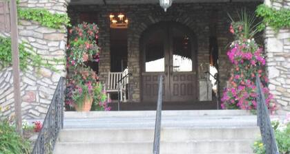 Roomy Beautiful Golf/Ski Condo