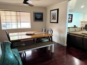 Dining - Family Retreat near Disney, Knotts, Beaches, Aquarium, Gondala, Entertainment.  (Long Beach)