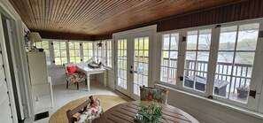 Interior - Cozy Lake cottage (Syracuse)