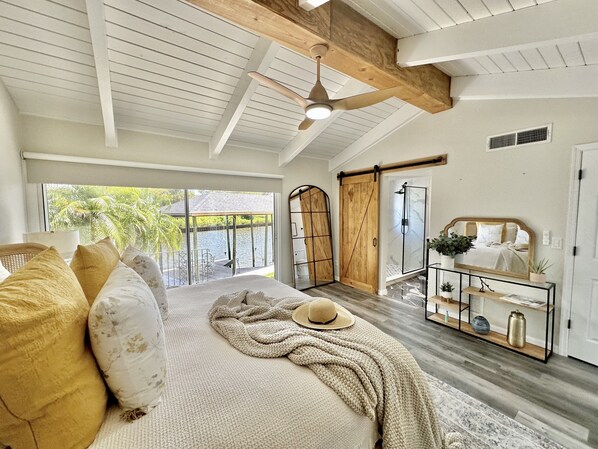 4 bedrooms, iron/ironing board, WiFi, bed sheets