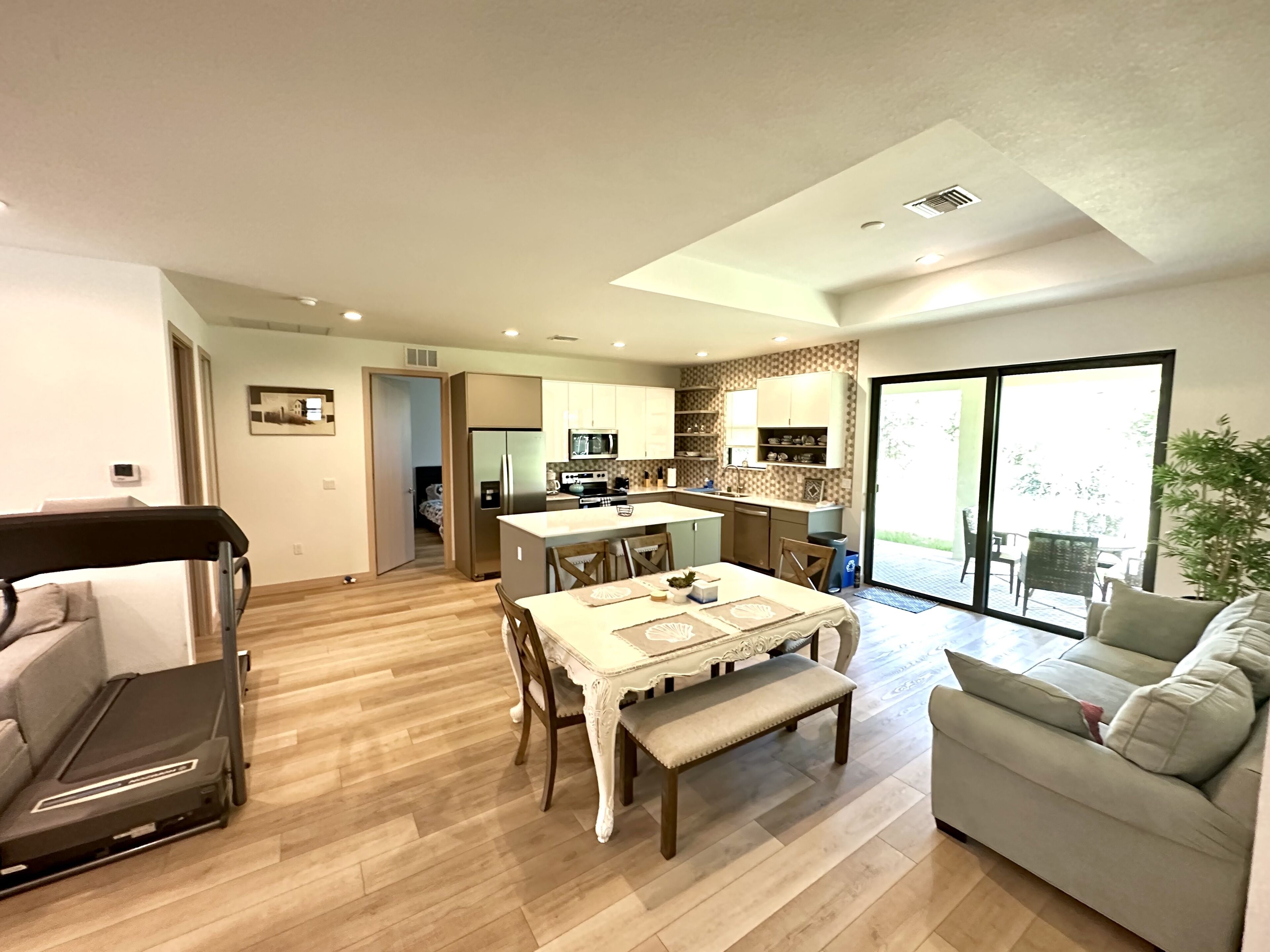 Extremely Clean House/quite Neighborhood