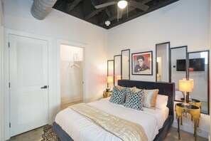 1 habitación, escritorio, tabla de planchar con plancha y wifi gratis 