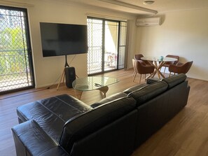 Living area - Nearby Showgrounds and James St and King Williams Precints (Fortitude Valley)
