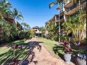 Property grounds - Nearby Showgrounds and James St and King Williams Precints (Fortitude Valley)