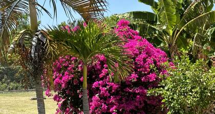 Sleeps2 - Private Pool - King Bed - AirCon