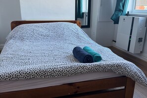 2 bedrooms, iron/ironing board, WiFi, bed sheets