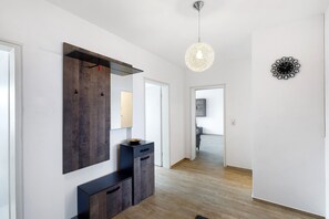 Interior - Apartment 'Bruchköbel Auch Für Monteure' with Balcony and Wi-Fi (Bruchköbel)