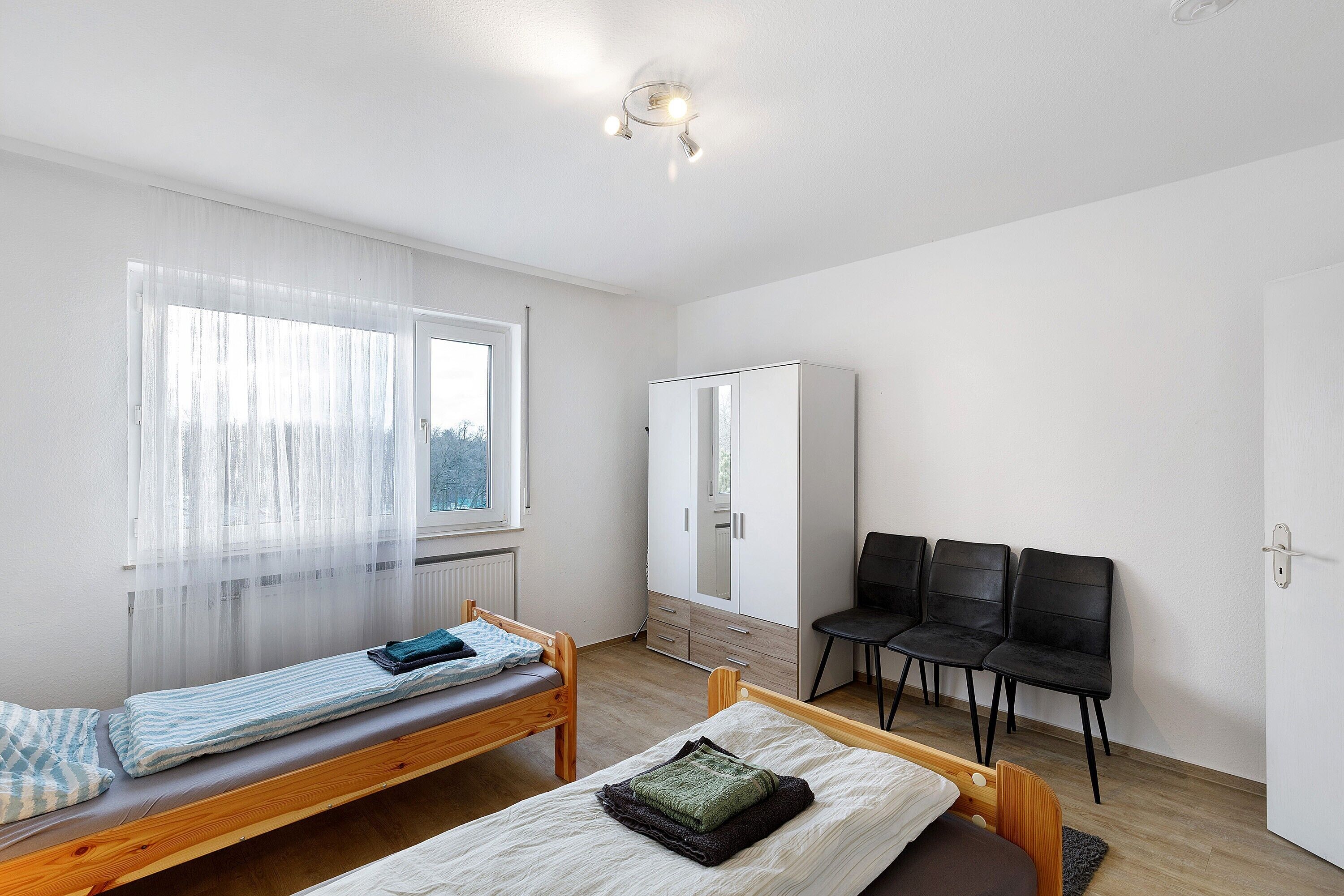 3 slaapkamers, een strijkplank/strijkijzer, gratis wifi, beddengoed