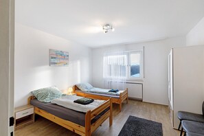 3 habitaciones, tabla de planchar con plancha y wifi gratis 