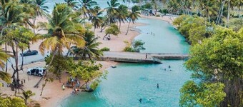 Casa Linda: 10 Mins to Beach and lagoon with AC and Free Parking