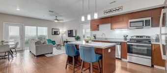 Plush 2Br Cal King Suite Close to Everything