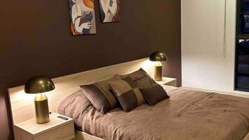 4 bedrooms, desk, iron/ironing board, free WiFi