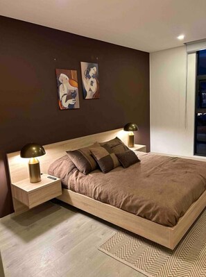 4 bedrooms, desk, iron/ironing board, WiFi