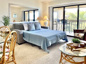 Smart TV, books - Ocean View Family Condo Across From Lyman’s Cove~Air Conditioning~Calif King Bed (Kailua-Kona)