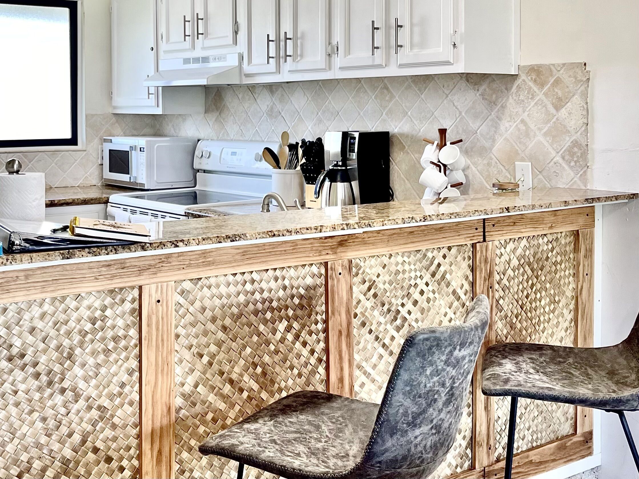 Oceanview ~ Walk To White Sands Beach ~ Air Conditioning ~ California King Bed