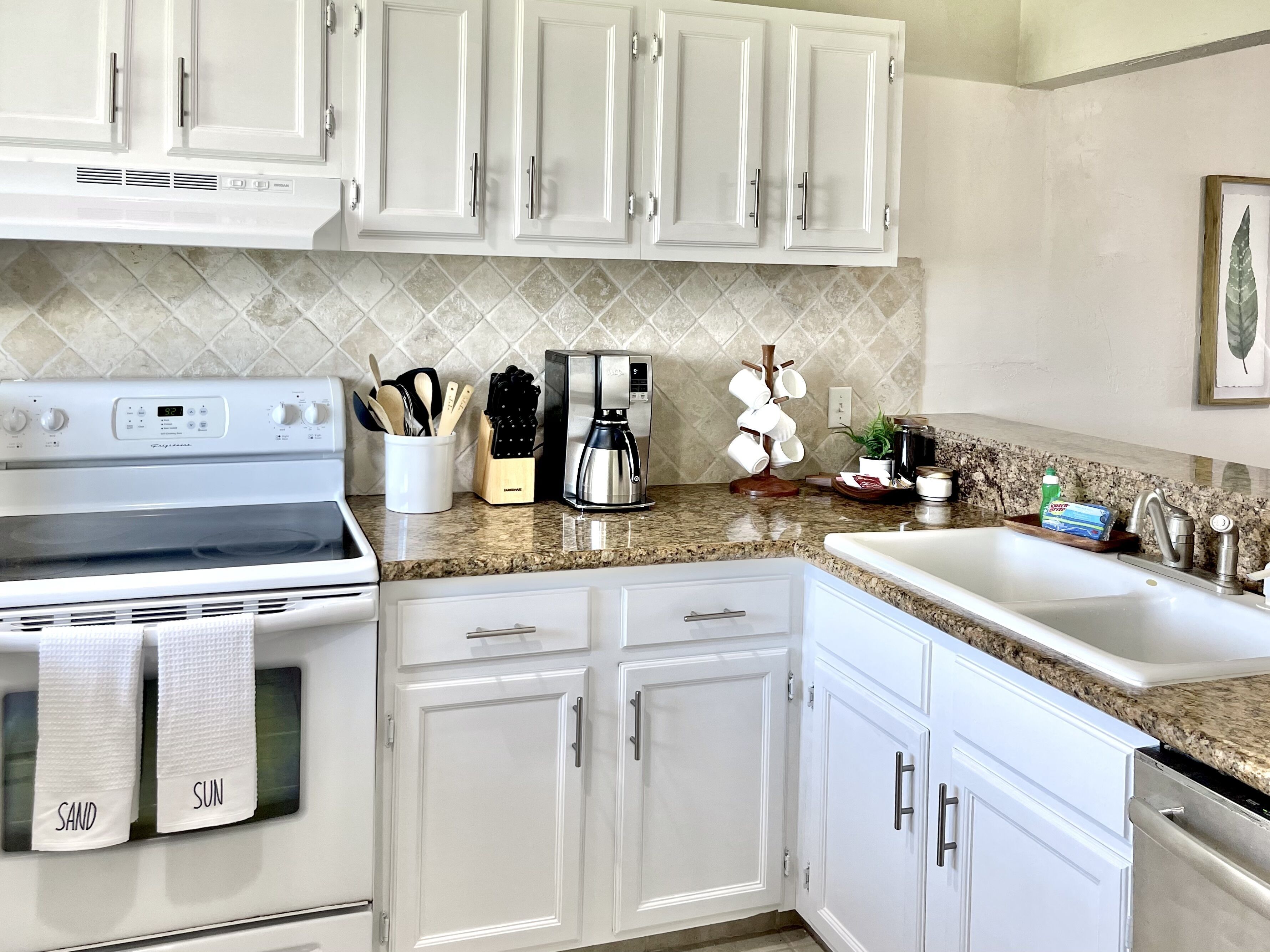 Oceanview ~ Walk To White Sands Beach ~ Air Conditioning ~ California King Bed