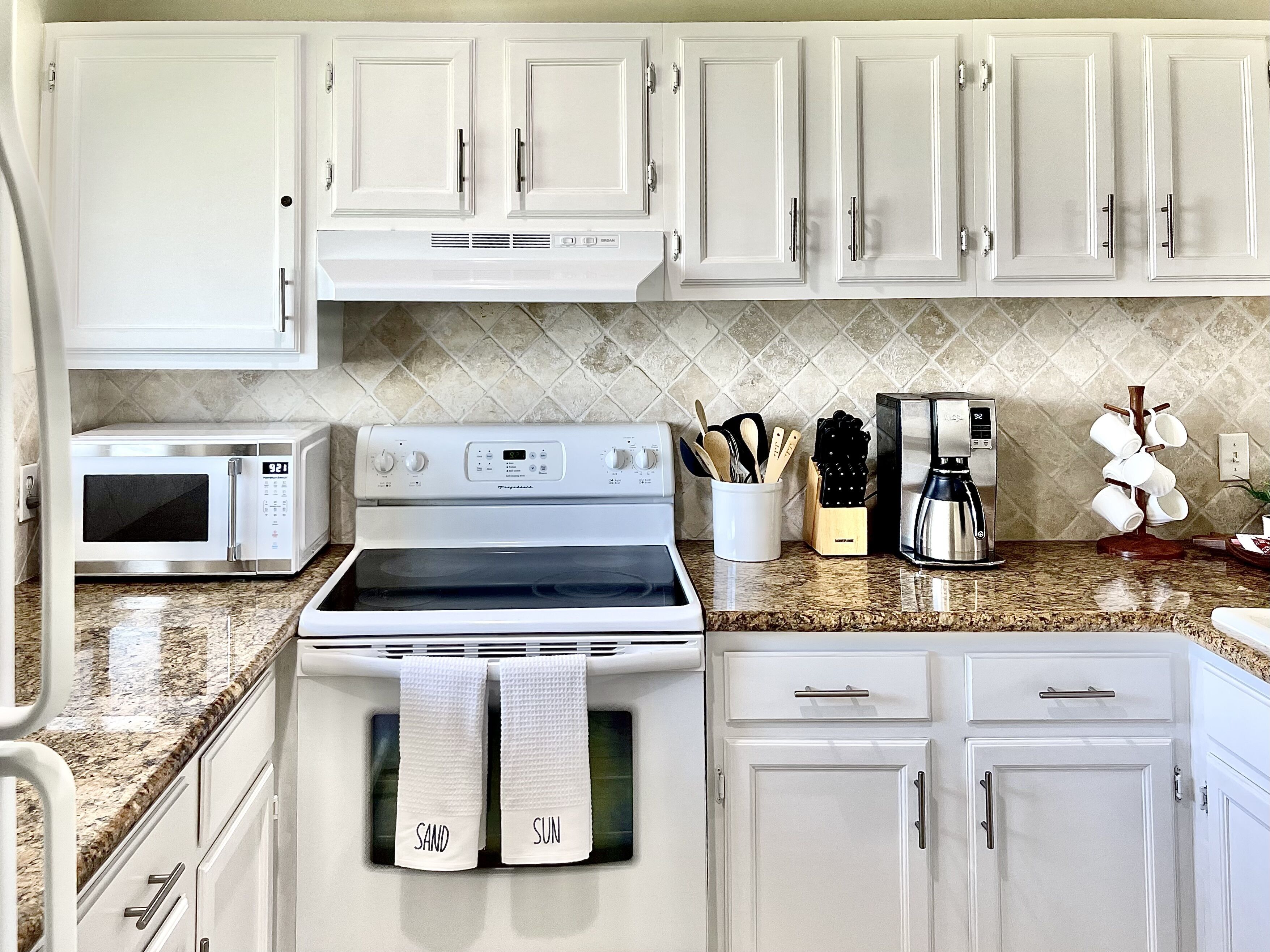 Oceanview ~ Walk To White Sands Beach ~ Air Conditioning ~ California King Bed