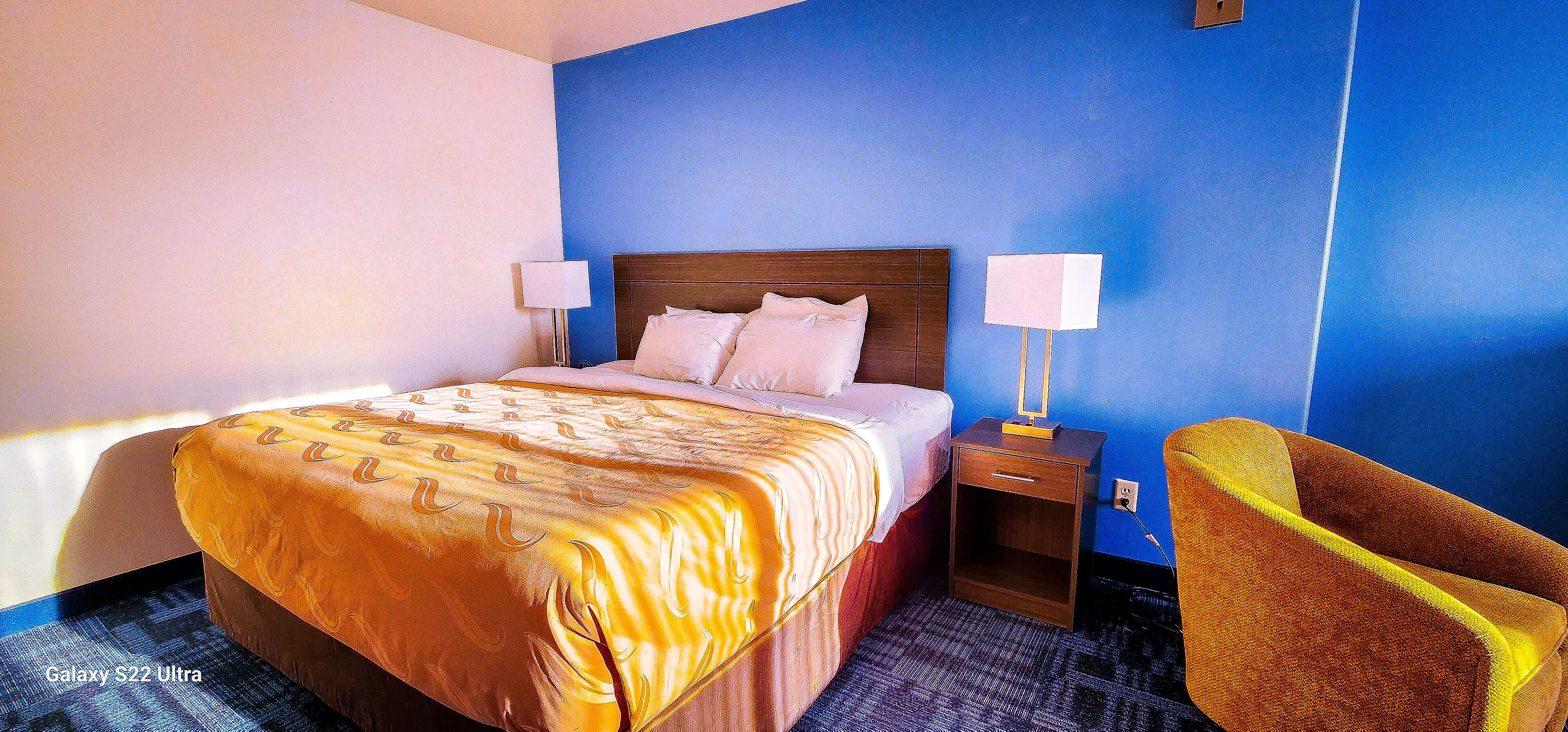 Private Rooms, Hot Tub Bathrooms, Gas Station, Store, Down Town