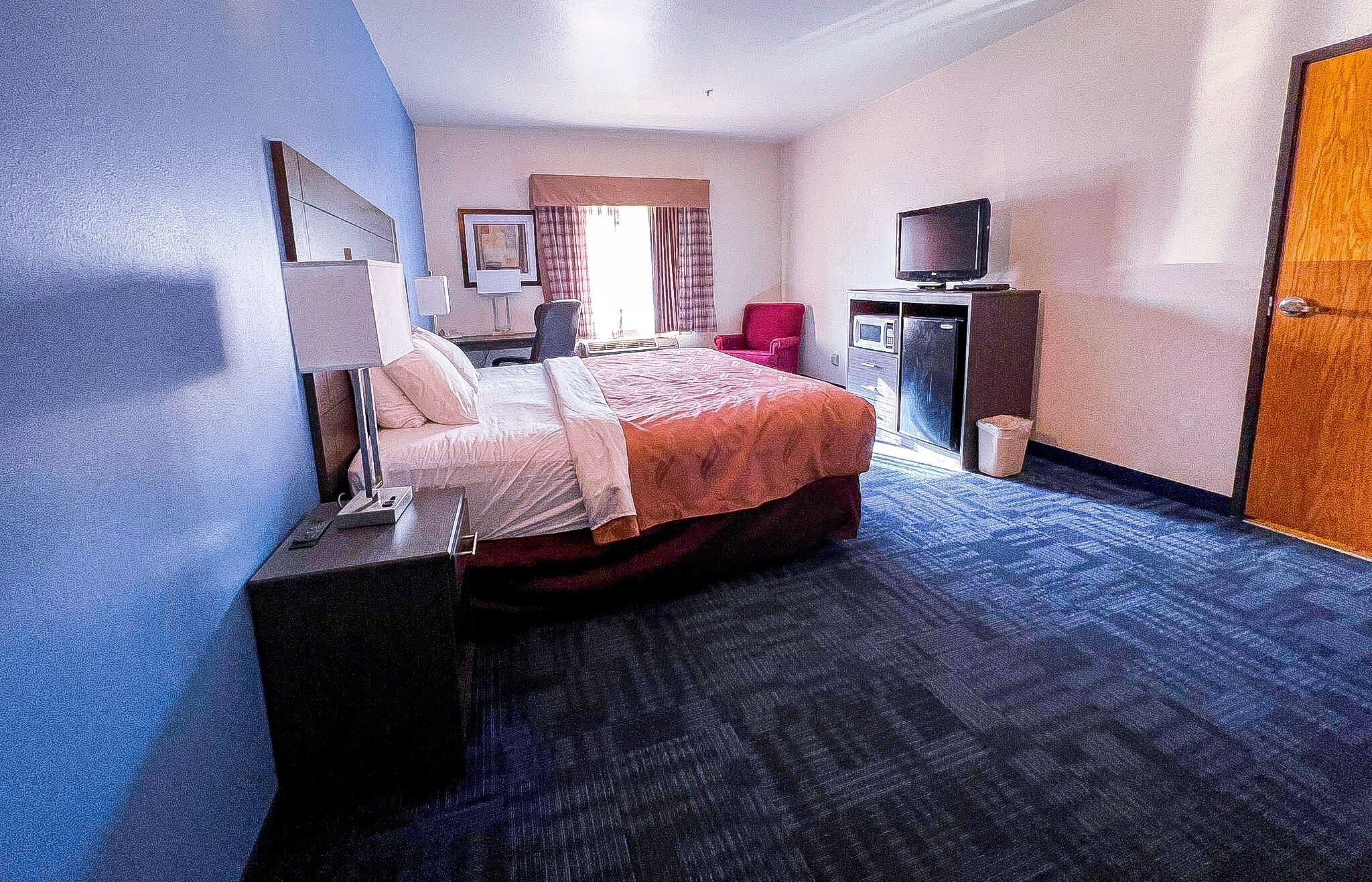 Private Rooms, Hot Tub Bathrooms, Gas Station, Store, Down Town