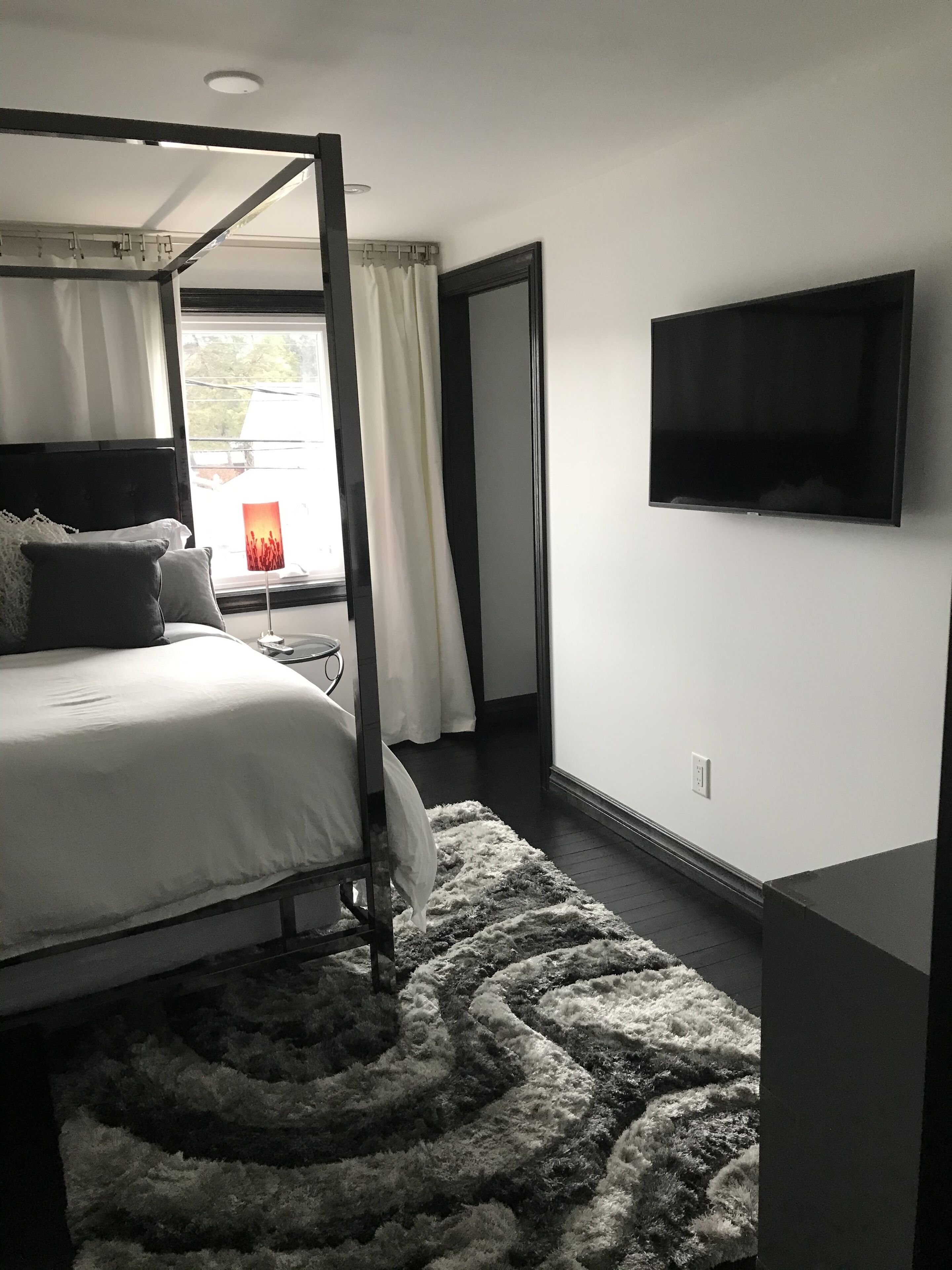 Lush Newley Renovated Home - Downtown Warren