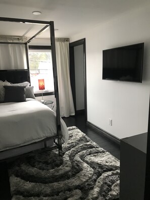4 bedrooms, desk, iron/ironing board, travel cot
