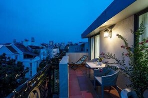 Outdoor dining - Kelly Hotel SECC Phu My Hung (Ho Chi Minh City)
