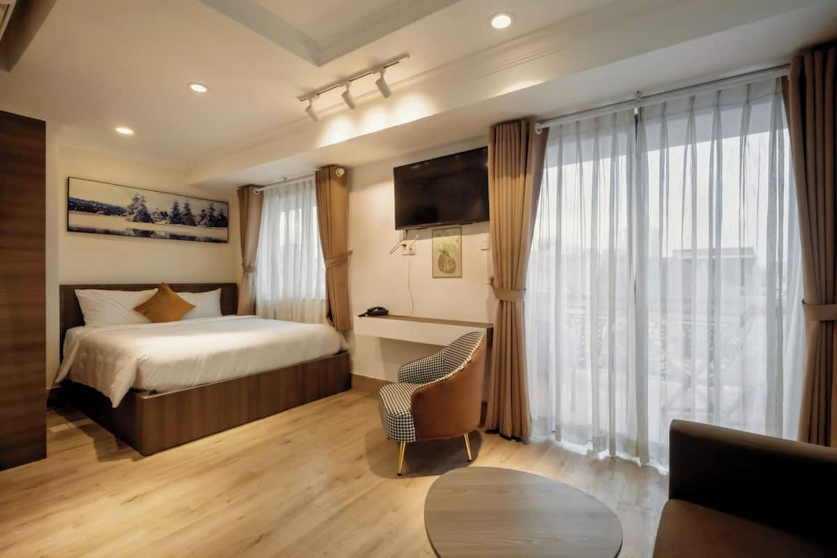 Studio, Garden View