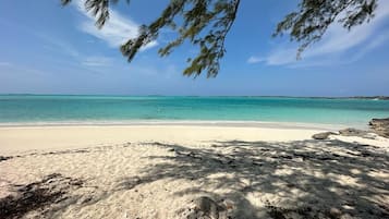 Beach nearby, sun-loungers, beach towels