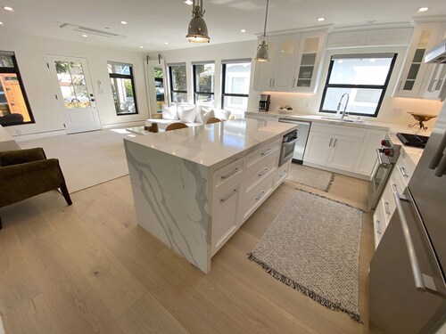 Contemporary Home within Walking distance to Santa Monica Beach