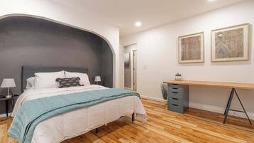 3 bedrooms, desk, iron/ironing board, travel crib