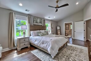 5 bedrooms, desk, iron/ironing board, travel cot